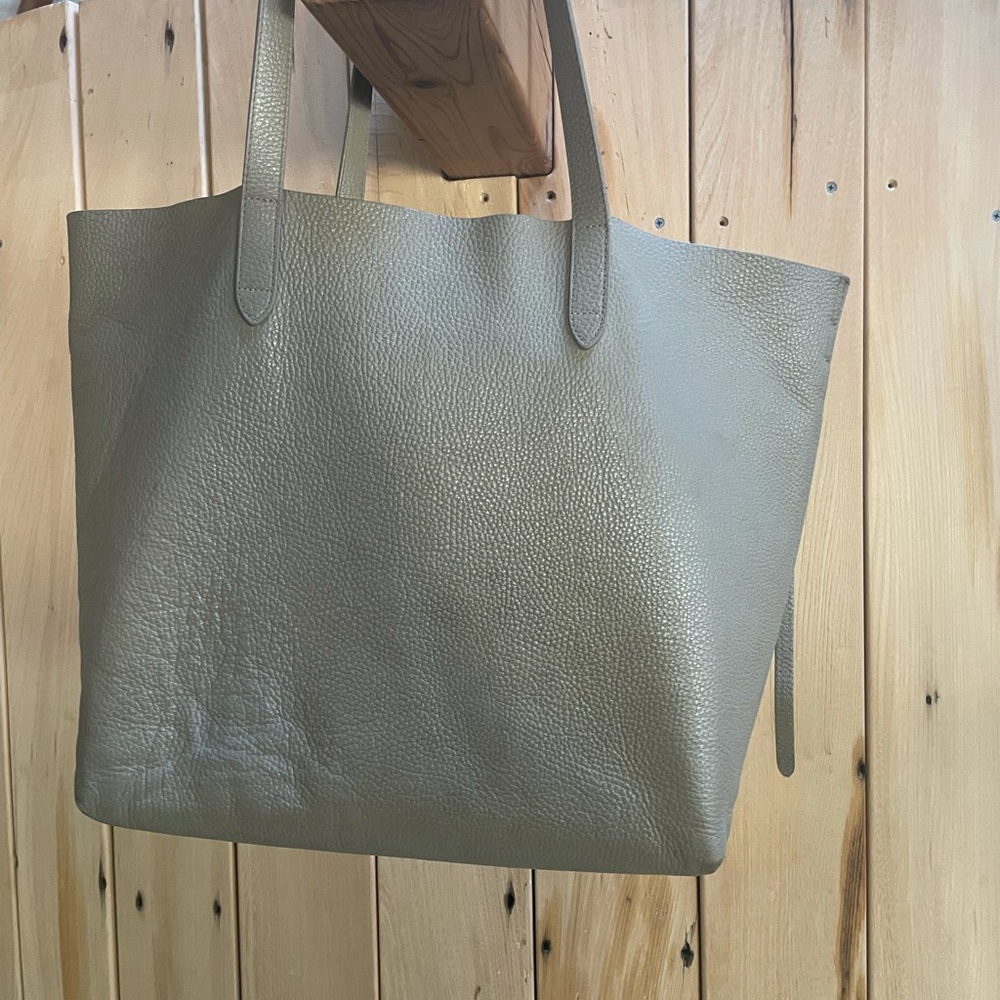 Cuyana Pebbled Tote with Tote Organization Insert